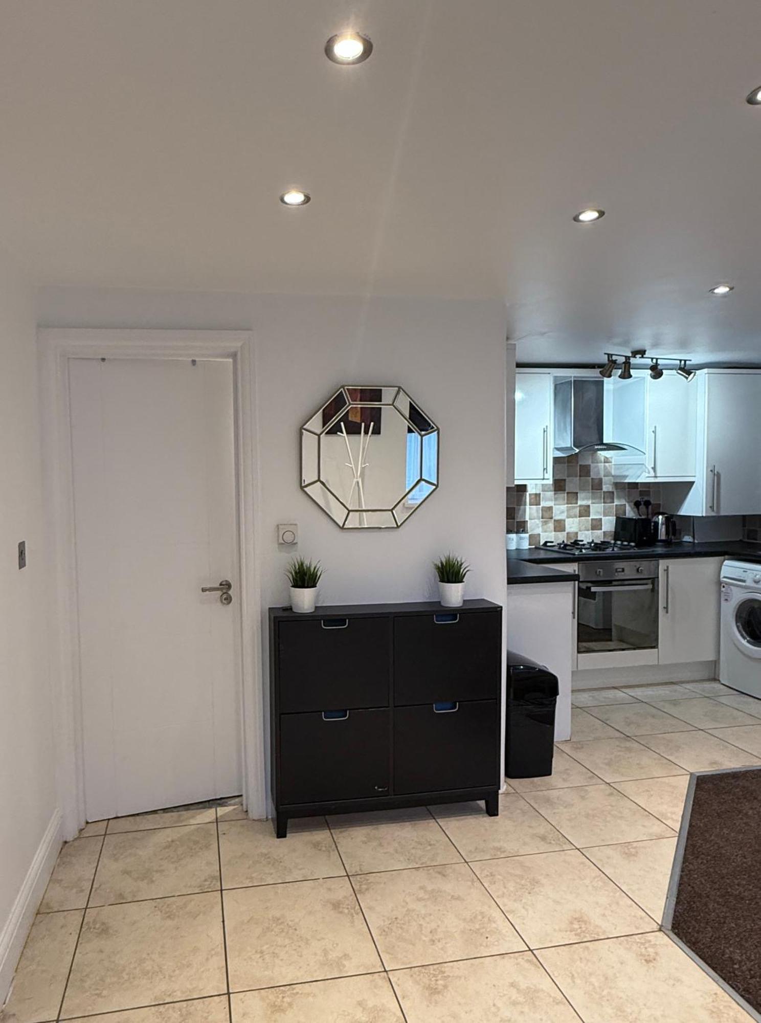 Cosy Guest Suite, West London Хаунслоу Екстериор снимка
