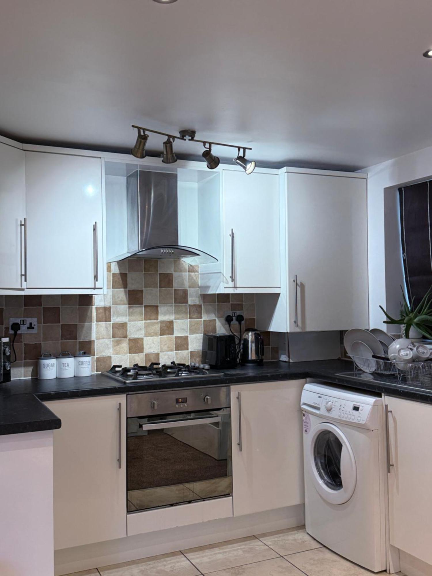 Cosy Guest Suite, West London Хаунслоу Екстериор снимка