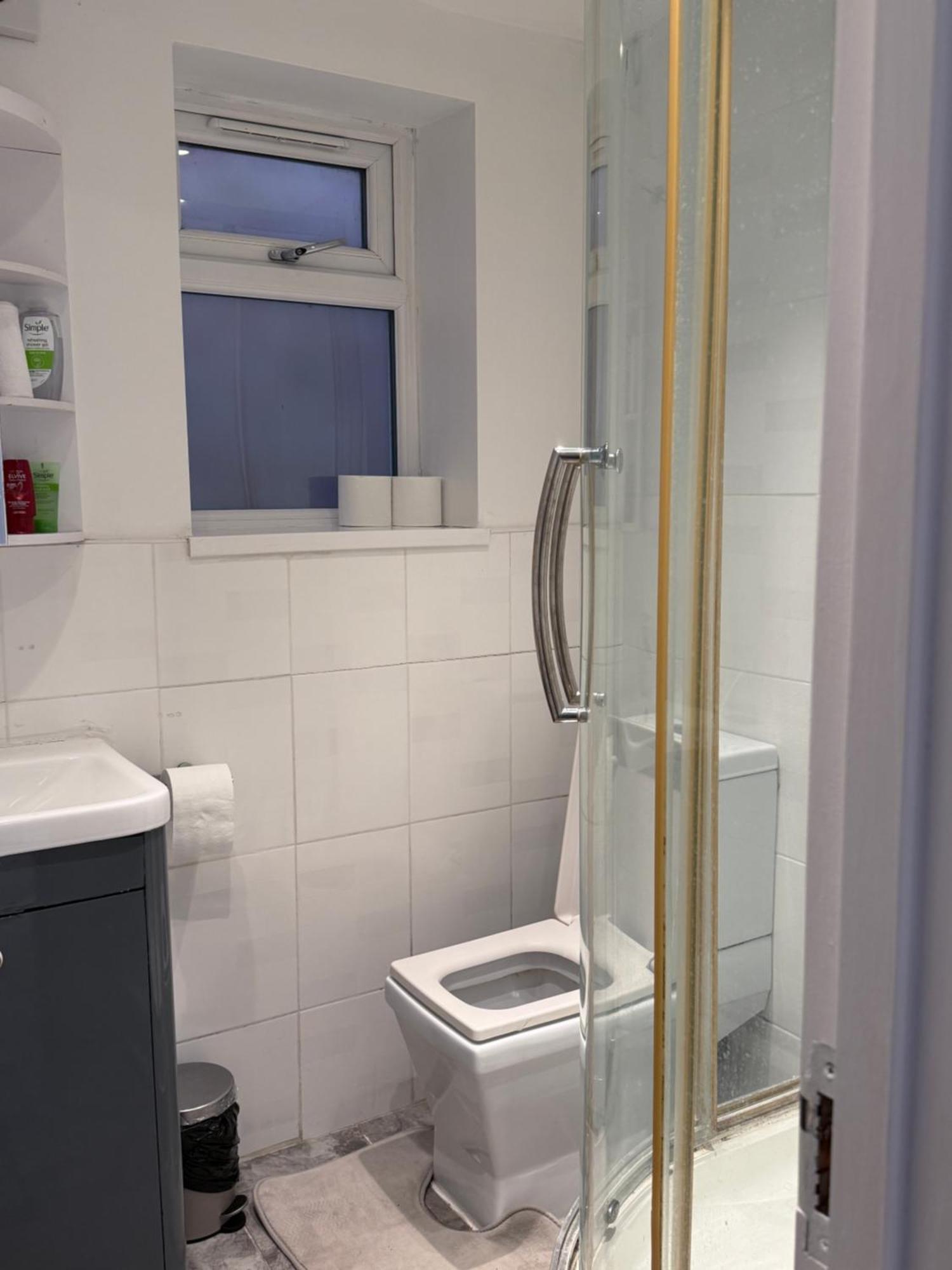 Cosy Guest Suite, West London Хаунслоу Екстериор снимка